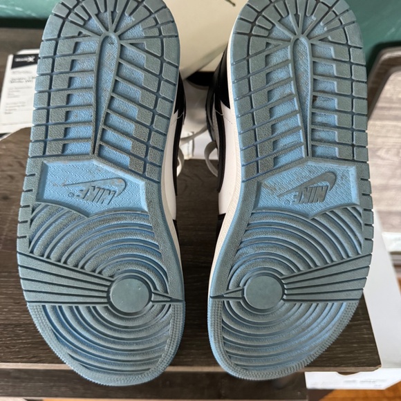 Jordan 1 Mid UniversityBlack White 8 women’s - Picture 7 of 7